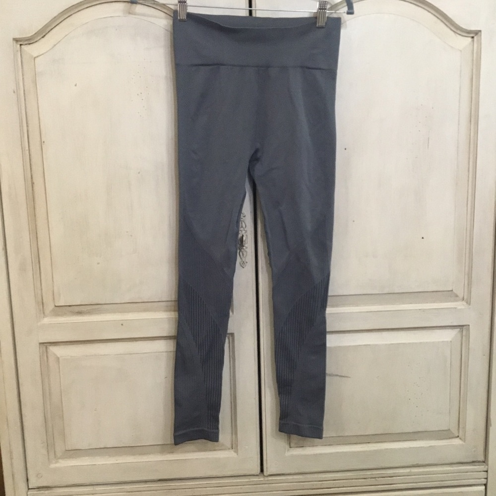 ZYIA Women’s Active Gray Seamless Ribbed Leggings Size M EUC